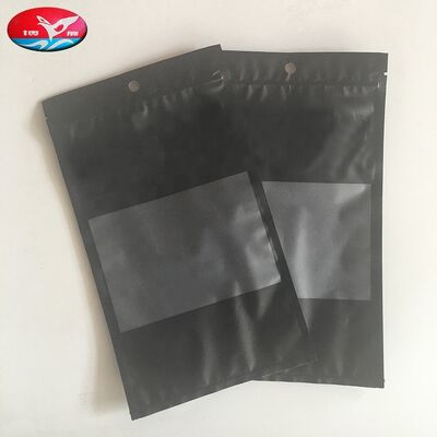 আকার অনুযায়ী ৫ থেকে ২০টি সিগারেট ধারণ করে। খাদ্য-গ্রেডের TPU এবং PE দিয়ে তৈরি কাস্টম সিগারেট ব্যাগ, যা নিরাপদ এবং সতেজ সংরক্ষণের জন্য ডিজাইন করা হয়েছে।