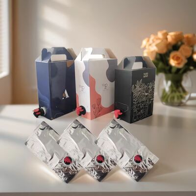 ওয়াইন, জুস, তেল এবং অন্যান্য তরল পণ্য প্যাকেজিংয়ের জন্য উপযুক্ত অ্যাক্সেসরিজ ট্যাপ স্পাউট সহ বাক্সে কাস্টমাইজড BIB ব্যাগ