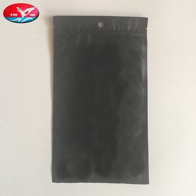 হালকা ও কমপ্যাক্ট সিগার ব্যাগগুলি ভ্রমণের সময় সিগারের সতেজতা বজায় রাখার জন্য ডিজাইন করা অভ্যন্তরীণ আর্দ্রতা শীট সহ কাস্টমাইজড